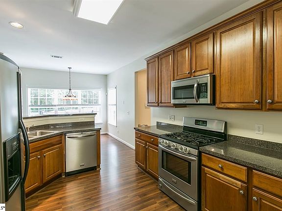 5th image of 17 Montreat Ln