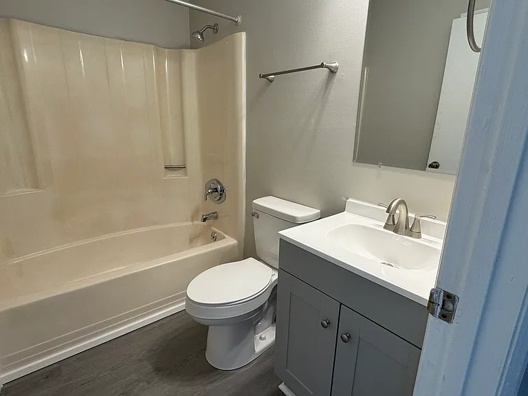 404 Miami St — Photo 12