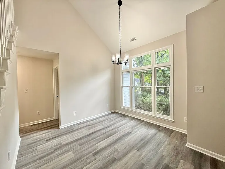 707 Clay Hill Dr — Photo 3