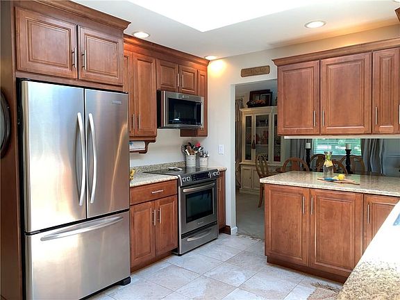 5th image of 1932 W Twin Oaks Ct