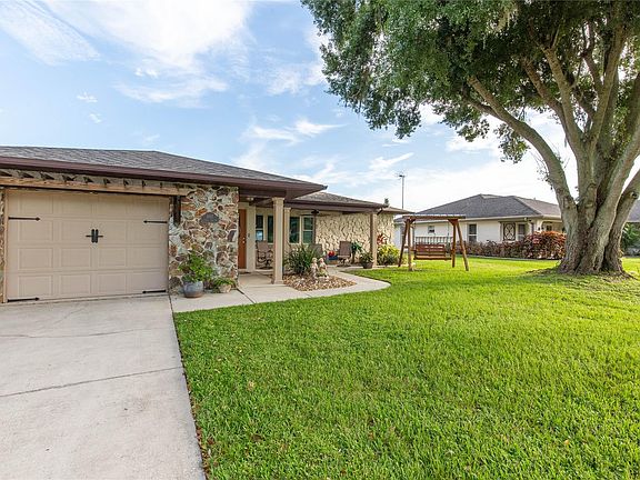 3rd image of 3017 Country Lake Drive