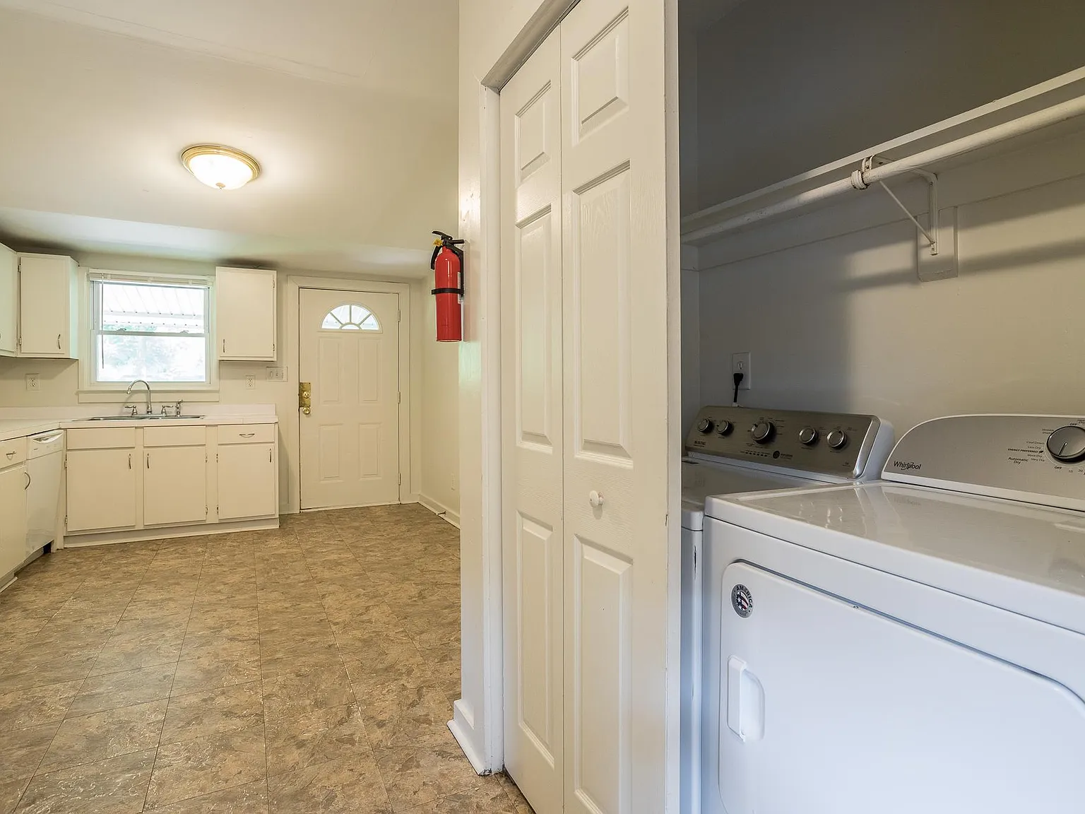 903 Onslow St — Photo 4