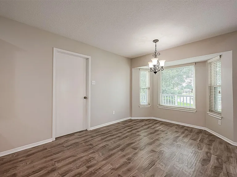 131 Cove Cir — Photo 9