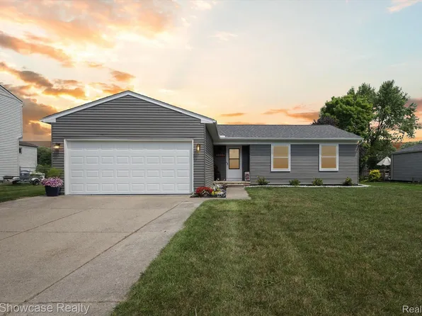 3604 Barberry Cir, Wixom, MI 48393