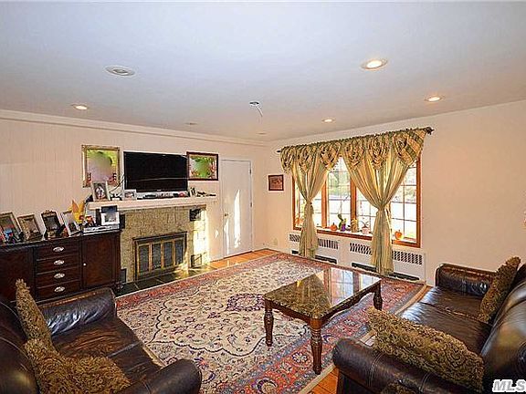 3rd image of 30 Beverly Dr