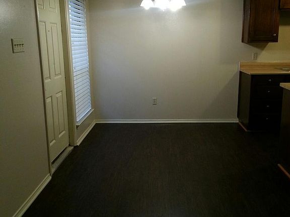 5th image of 111 Peachtree Ct APT C