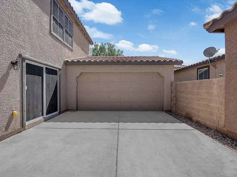 646 Monument Point St — Photo 5