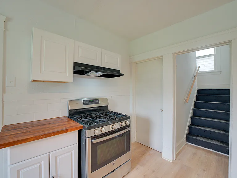 3241 E 116th St #1 — Photo 9