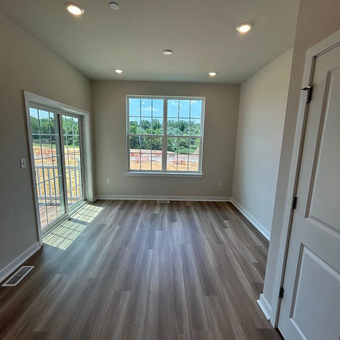3 bed, 4.0 bath, 2047 sqft, $3,100 — Photo 3