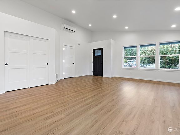 4th image of 21902 125th Street E