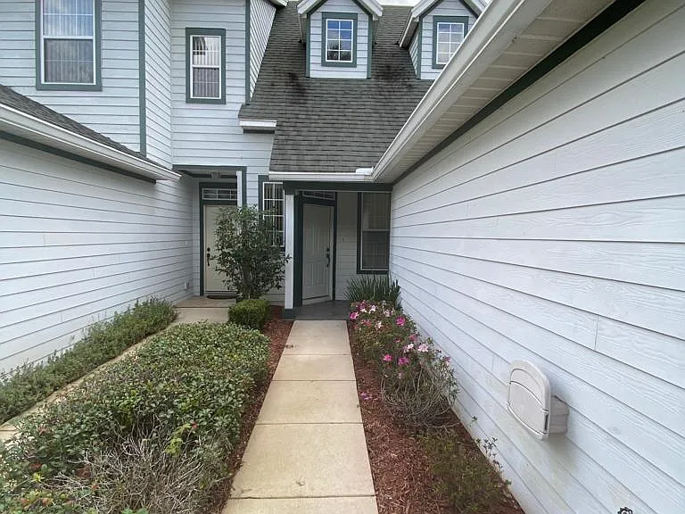 231 NE 28th Ave #105 — Photo 3