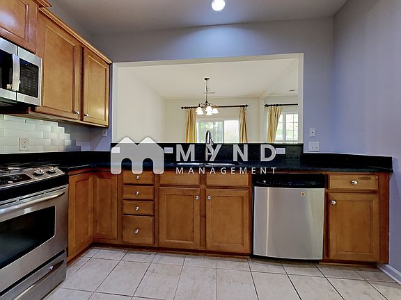 4th image of 15528 Canmore St