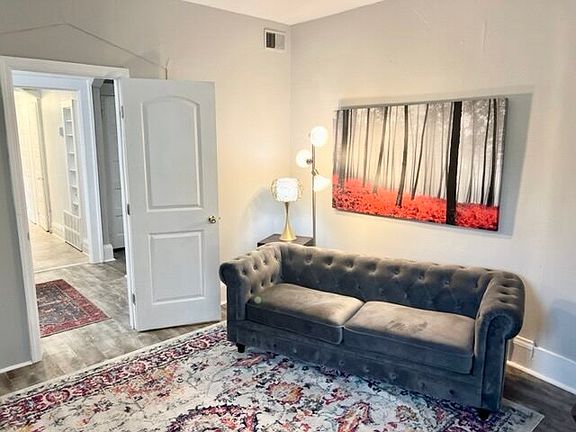 3rd image of 514 Walnut Ave APT 5