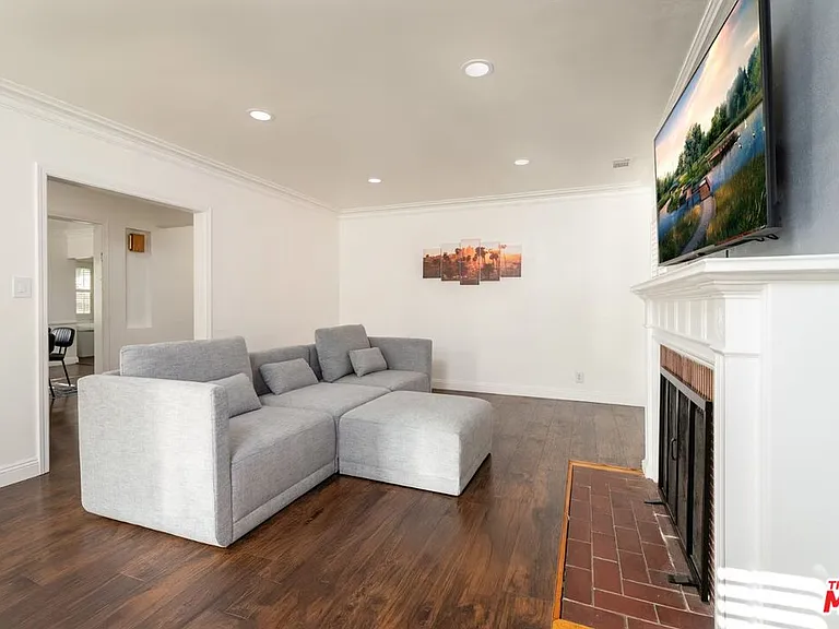 1789 S Fairfax Ave — Photo 2