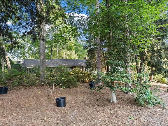 3rd image of 1200 Glen Eden Dr