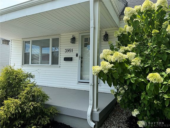 4th image of 3951 Arlington Ave