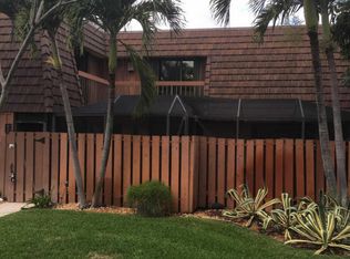 9 Atrium Cir APT D, Atlantis, FL 33462