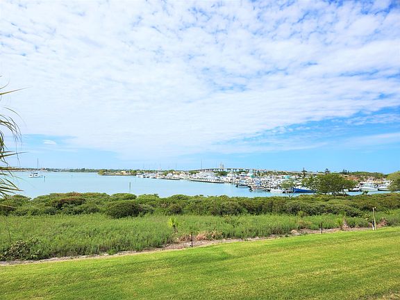 5th image of 31 Harbour Isle Drive W #204