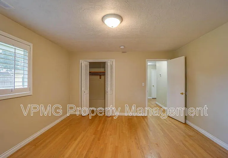 2218 E 18th St #A — Photo 25