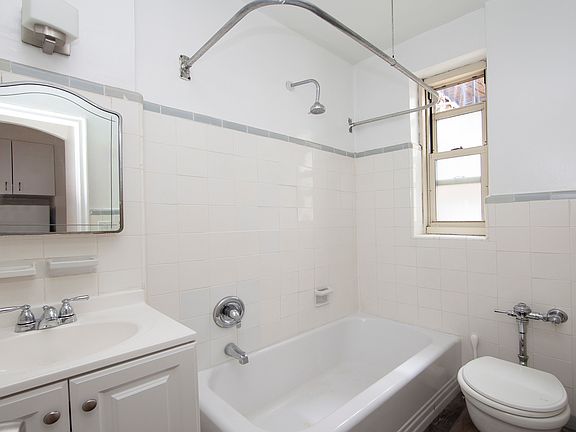 4th image of 155 E 77th St #B