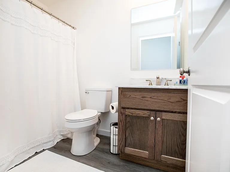 304 N Bridge St — Photo 3