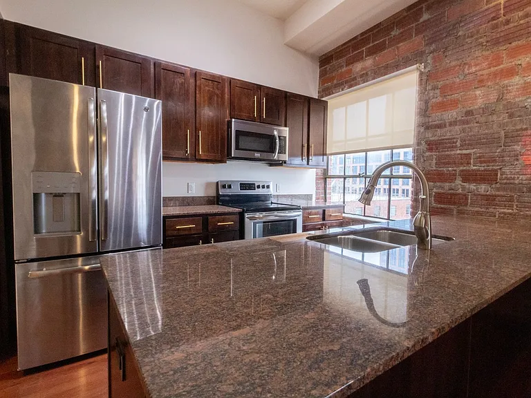 107 N Detroit Ave — Photo 6