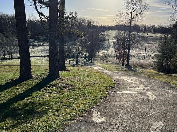 2nd image of 960 Acorn Gap Rd