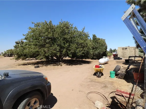 6848 Nielson Rd, Phelan, CA 92371