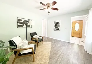 450 NE Riverhill Dr — Photo 25