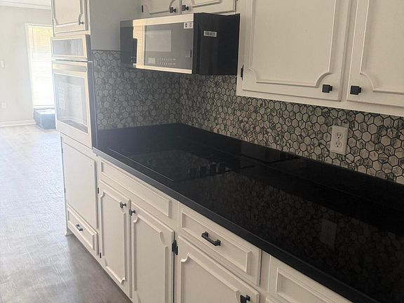 5th image of 1357 Canterbury Ln