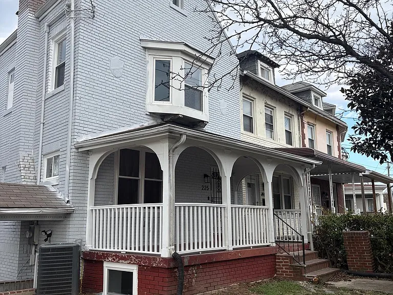 225 Missouri Ave NW — Photo 1