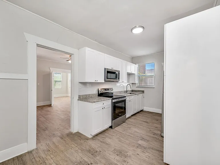 310 E Lambright St — Photo 44