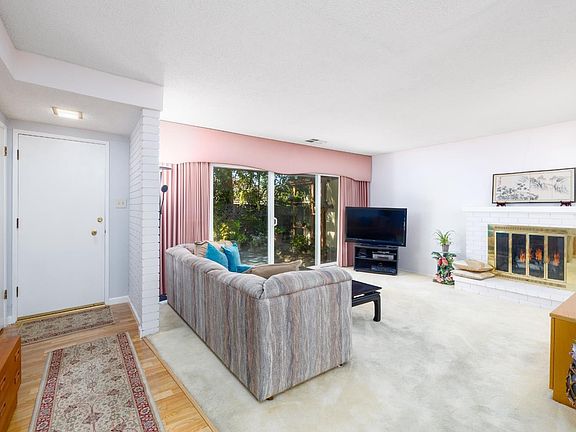 4th image of 446 Las Casitas Court #D