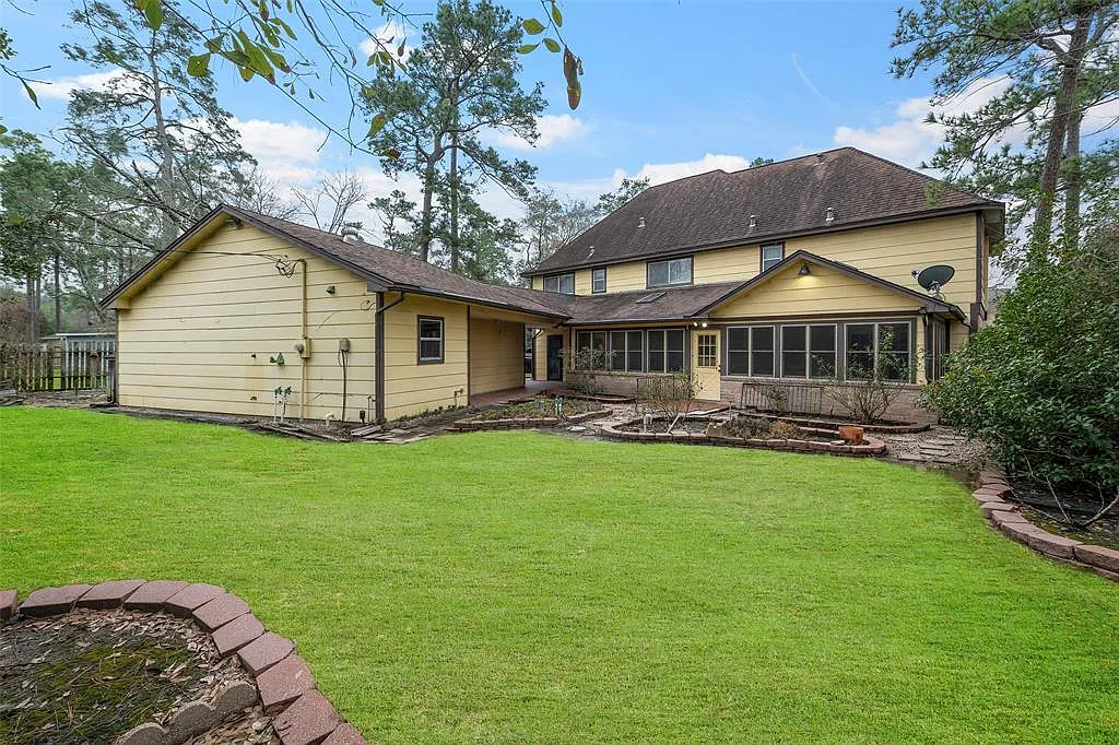 6 bed, 2.5 bath, 3180 sqft, $3,250 — Photo 2