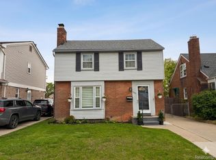 7001 Mayburn St, Dearborn Heights, MI 48127