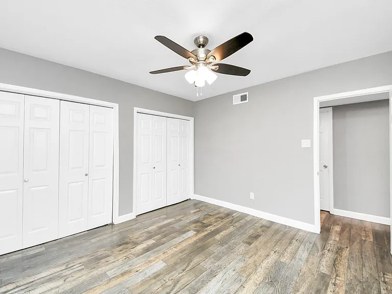 2224 S Piney Point Rd #227 — Photo 15