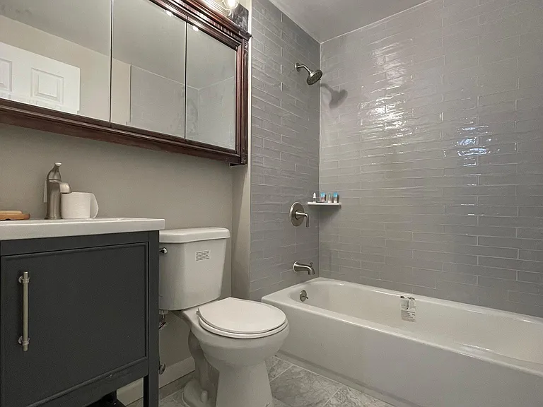 15 Running Ct — Photo 20