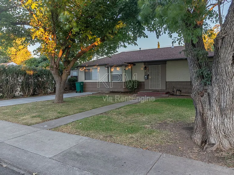 476 E Essex St — Photo 23