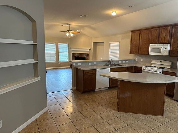 4th image of 5209 Bald Cypress Ln