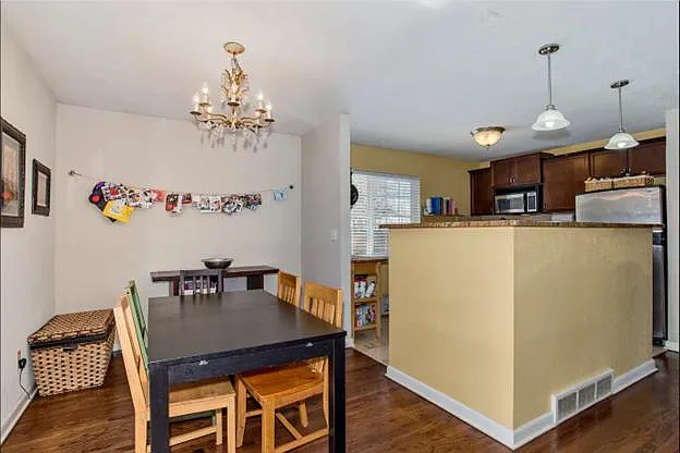 3 bed, 2151 sqft, $3,000 — Photo 4