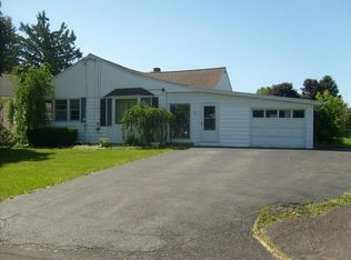 22 Lakehurst Dr, Auburn, NY 13021