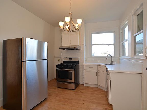 5th image of 37 Lyon St #B