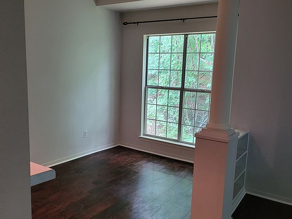 3rd image of 608 Squire Ln APT H