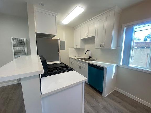 4th image of 3726 S Canfield Ave #9A