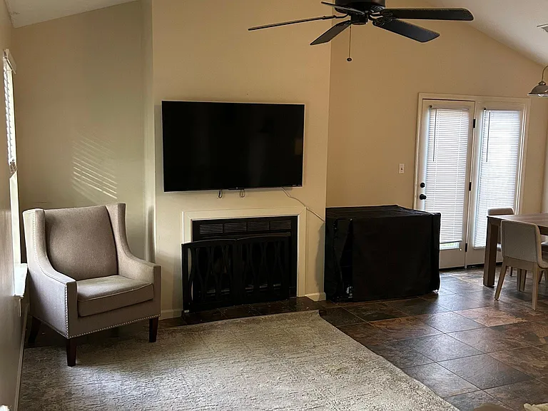 356 Pleasant Pointe Dr — Photo 2