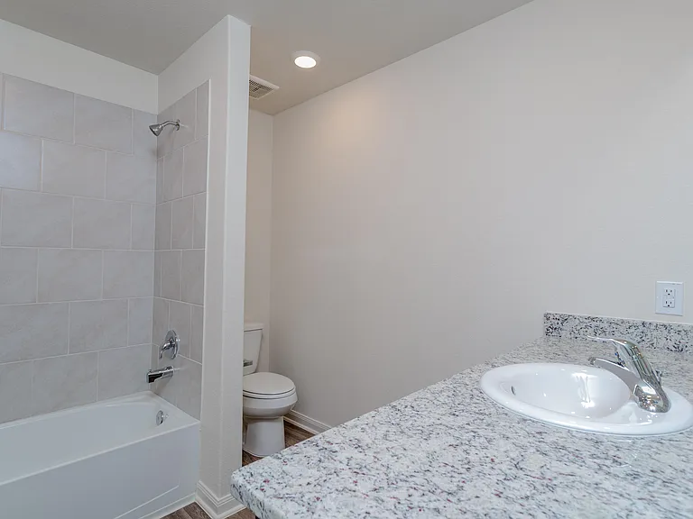 15214 Harbor Lndg — Photo 18