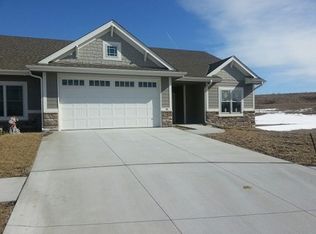 14 St Andrews Ct, Treynor, IA 51575