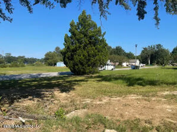 6800 Bienville Dr, Biloxi, MS 39532