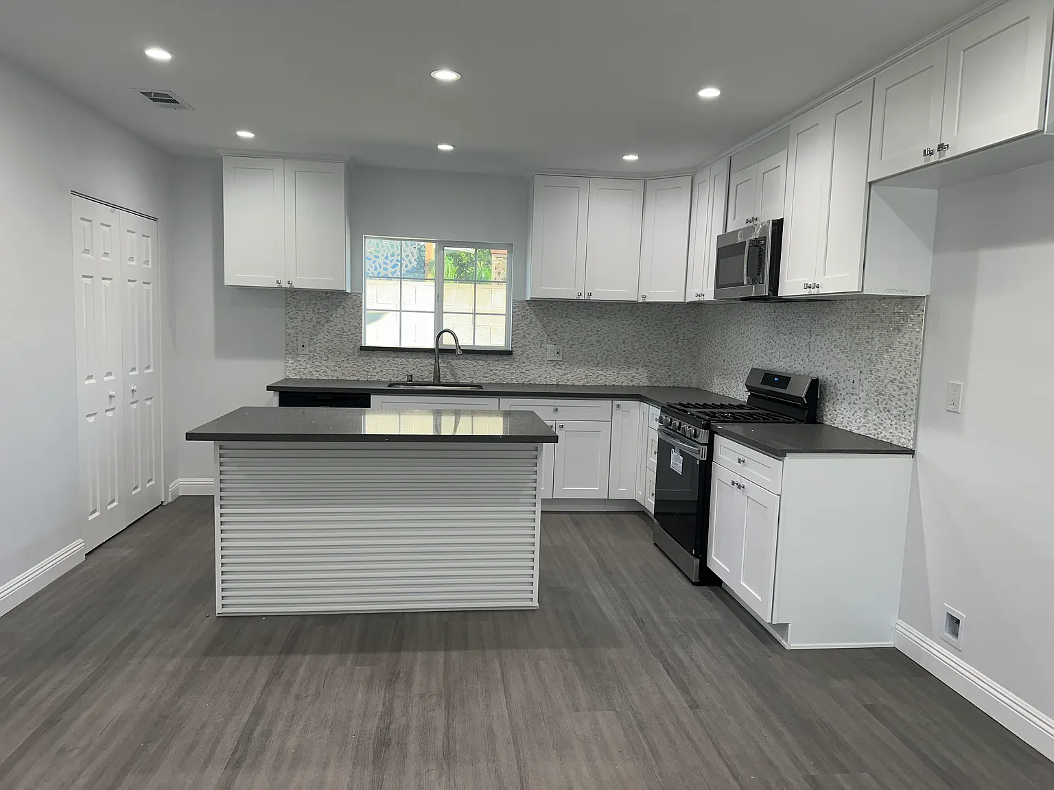 8414 Wiley Post Ave — Photo 2