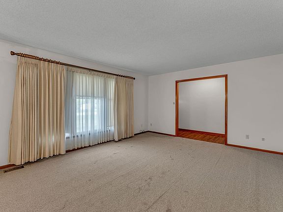 3rd image of 3119 SE Arbor Dr